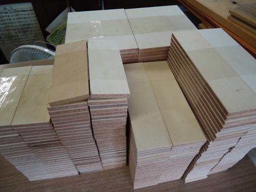 型枠コンパネカット、合板 ベニヤ 木材加工 新鋼工業製 パネルソー